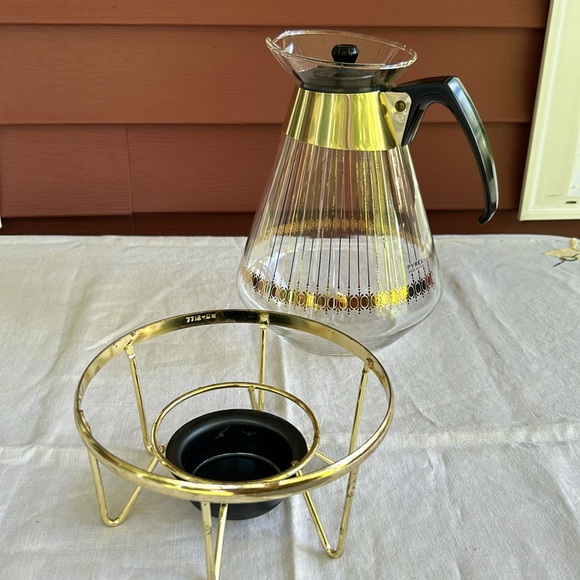 Vintage Pyrex carafe with lid 7” with 3” sterno stand all markings are in euc. - Picture 3 of 17